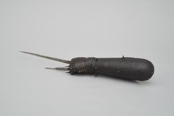 Eisenhandschuh für die linke Hand