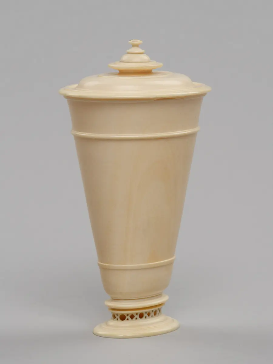 Deckelbecher