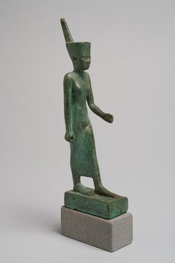 Stehende Göttin Neith