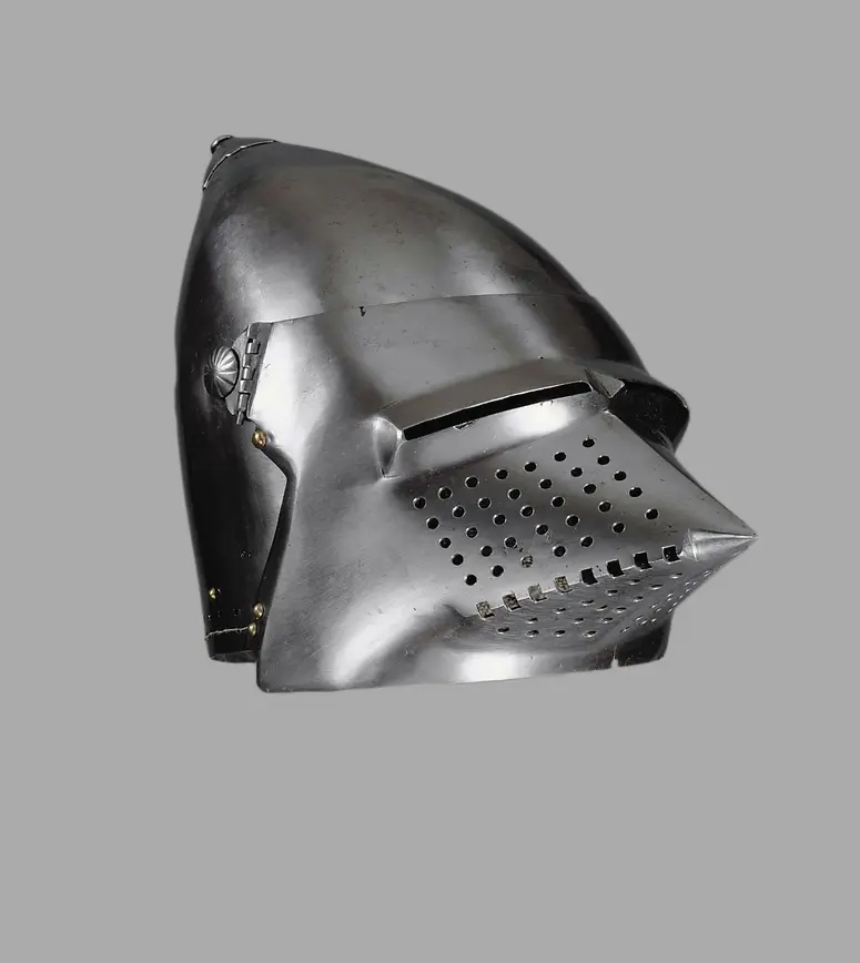 Beckenhaube mit spitzem Visier