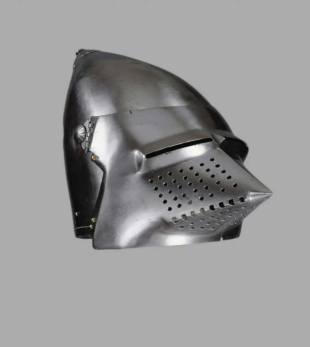 Beckenhaube mit spitzem Visier