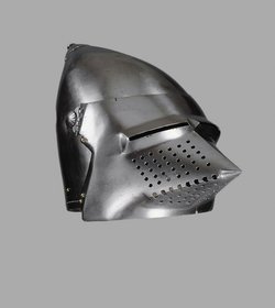 Beckenhaube mit spitzem Visier
