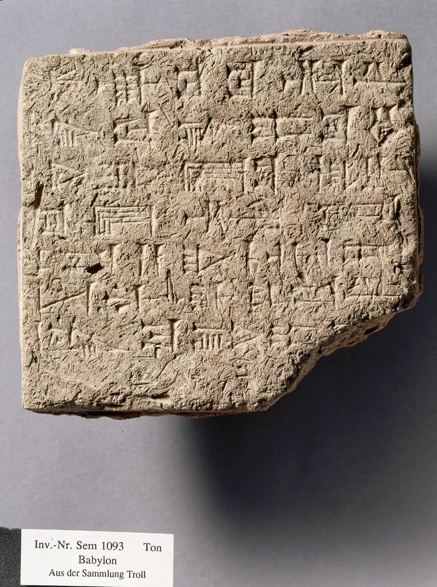 Ziegel mit Keilschrift