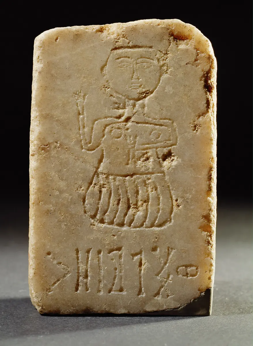 Kleiner Grabstein mit gravierter Figur