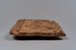 Aufsatzplatte: Unfall beim Wagenrennen