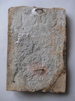 Fragment einer Aufsatzplatte: Weinlesender Satyr