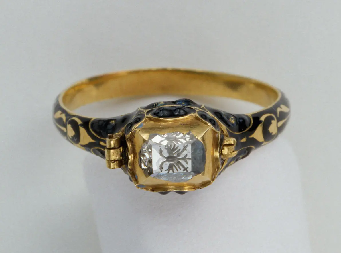 Diamantring mit graviertem Doppeladler