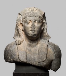 Büste einer Kolossalstatue eines jugendlichen Königs (Prinzen)