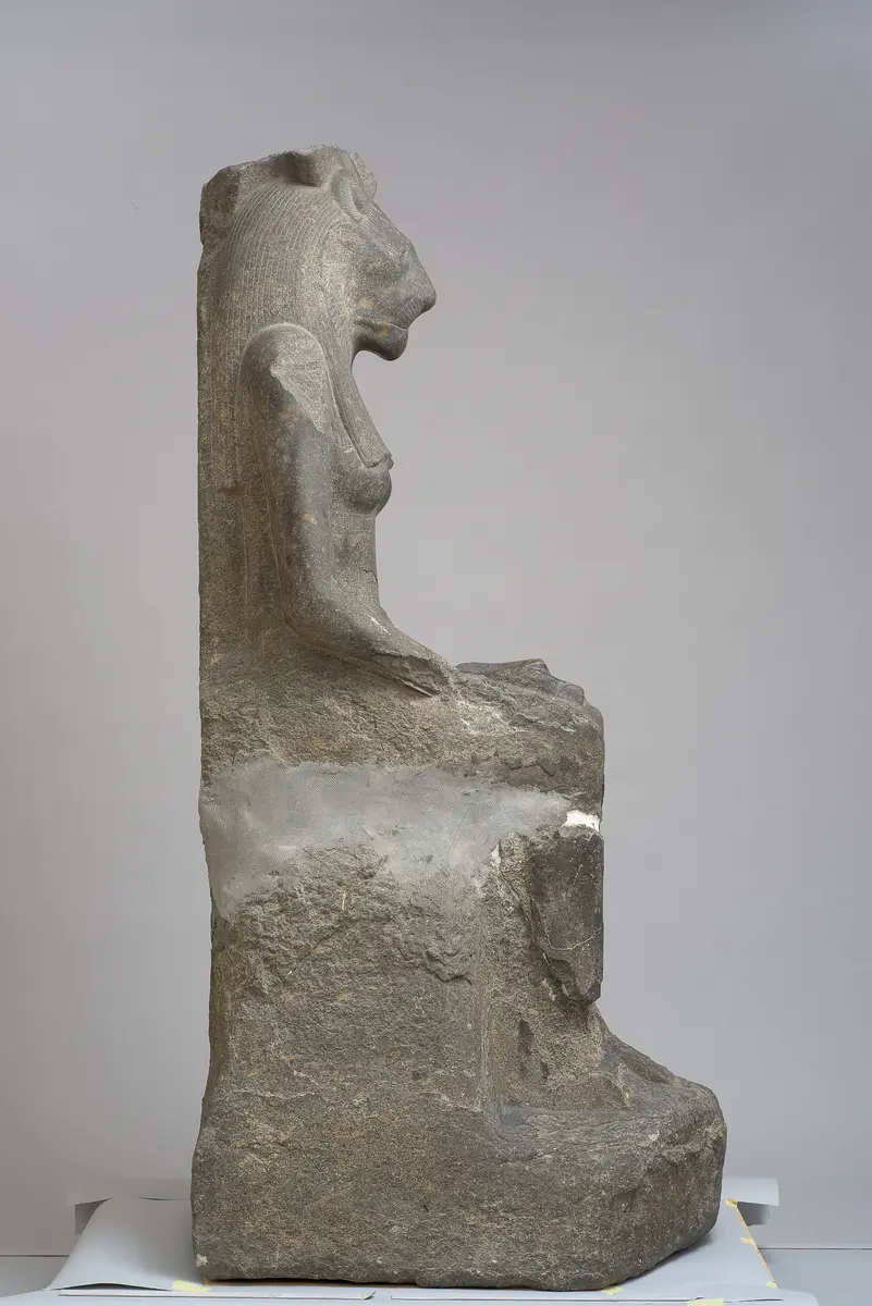 Sitzstatue der Göttin Sachmet