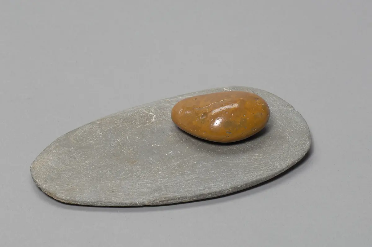 Ovale Schminkpalette mit Verreiber