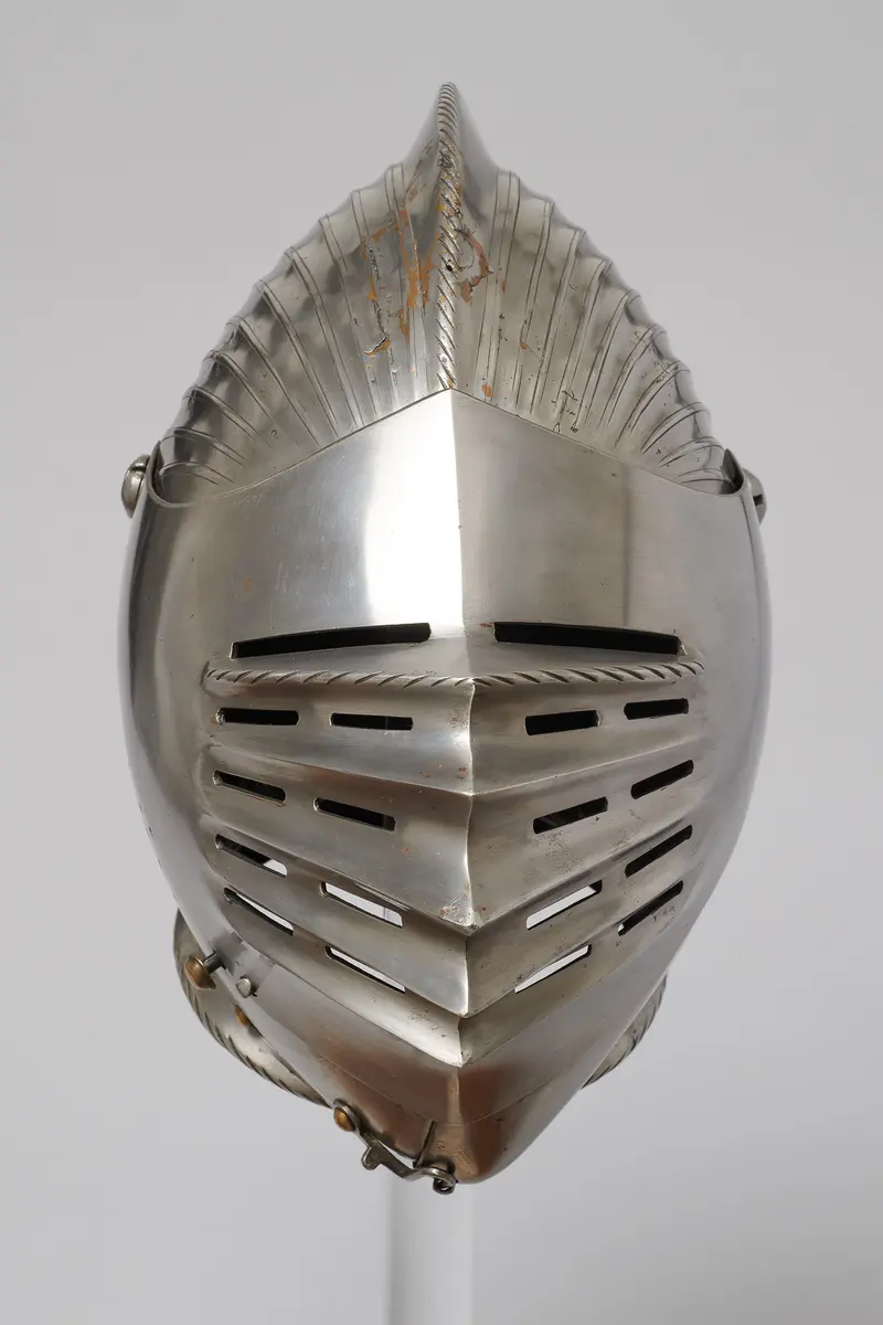 Geschlossener Helm zu einem Riefelharnisch, Riefelküriss