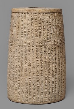 Großer Zylinder mit Bauurkunde