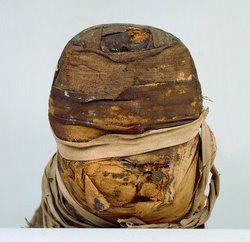 Kindermumie mit Teilkartonage