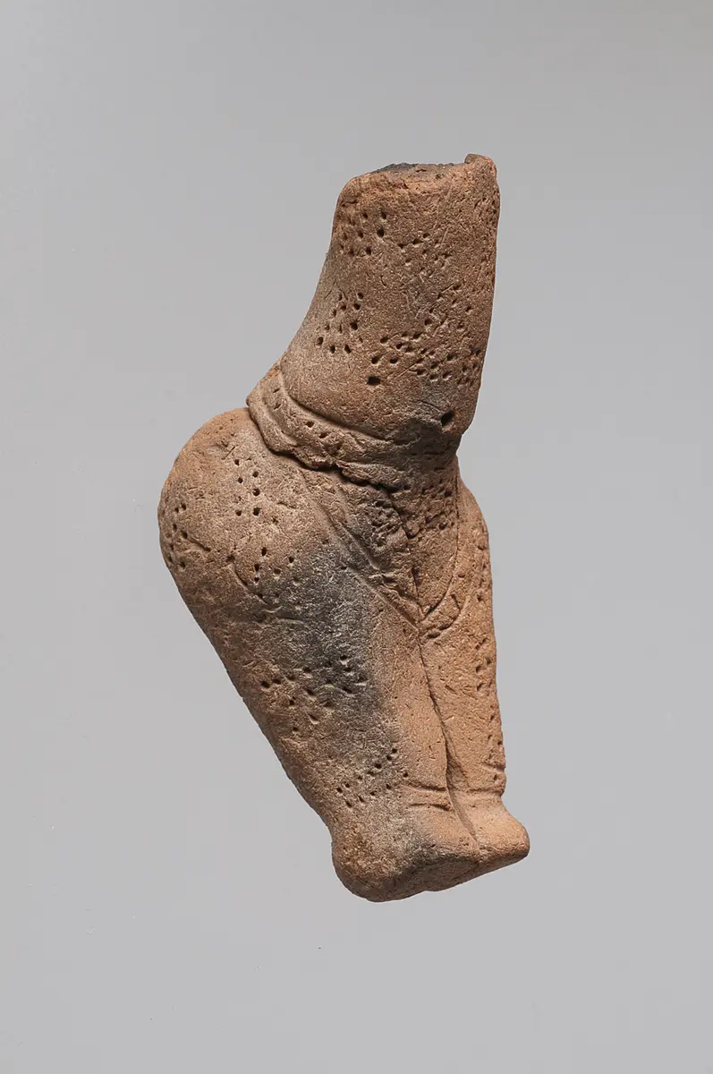 Figur einer sitzenden Frau