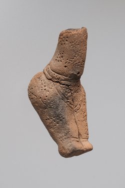 Figur einer sitzenden Frau
