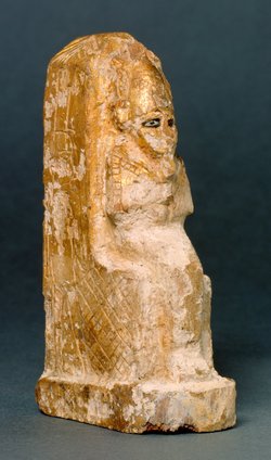 Obeliskenförmiger Behälter mit Osirisfigur