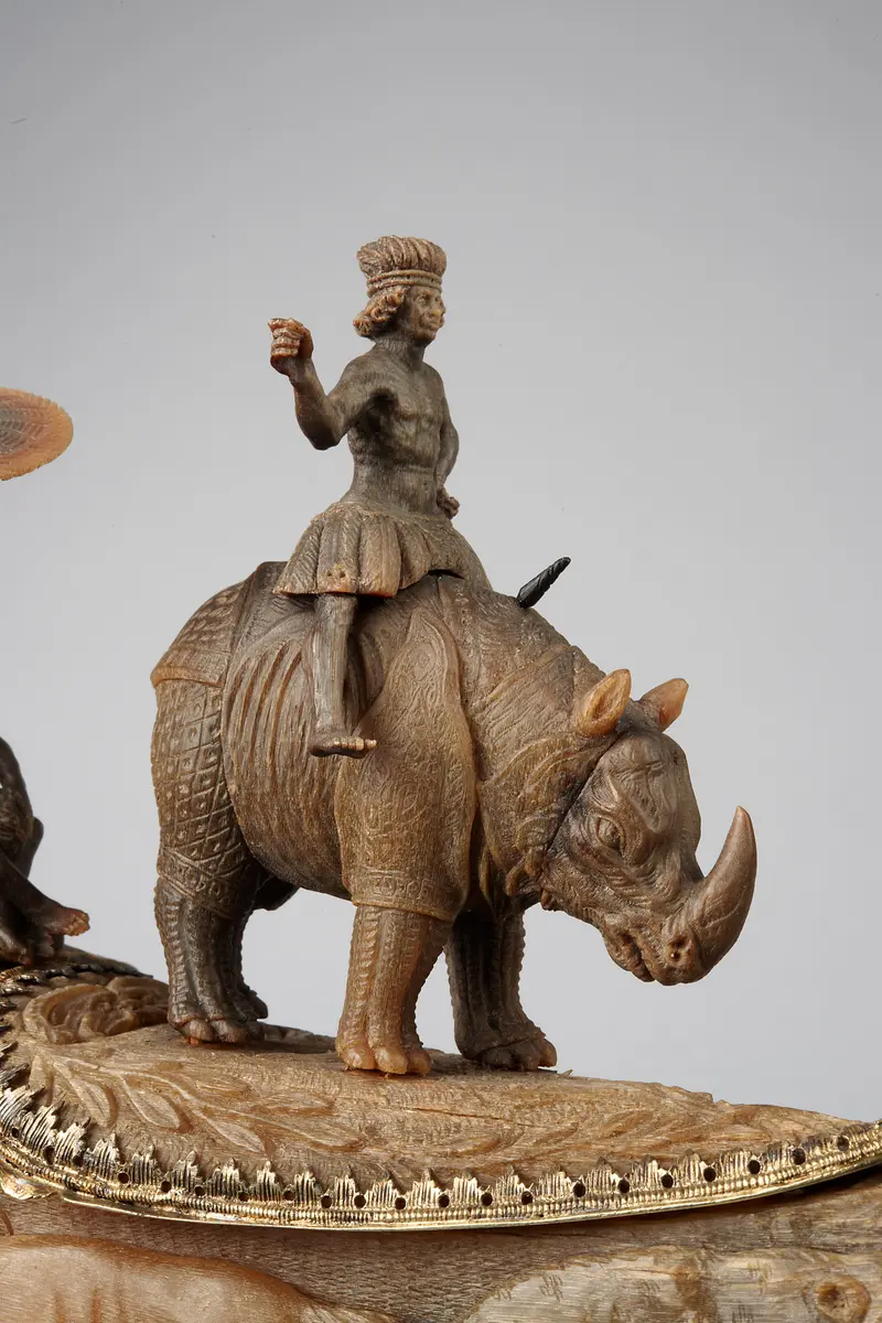 Deckelpokal, Pokal, Aufsatz aus Rhinozeroshorn