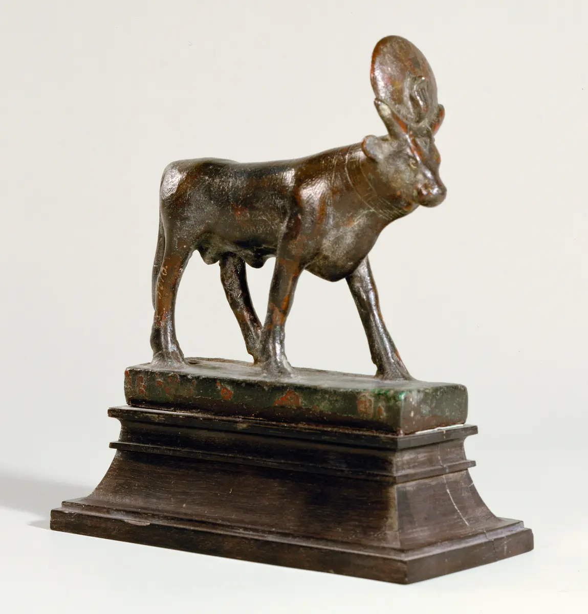 Schreitender Apis-Stier