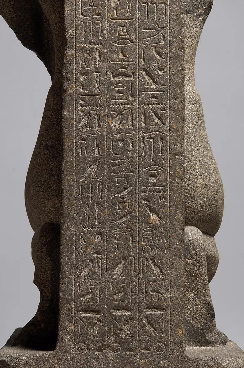 Fragmentierte Statue des Cha-em-waset