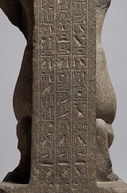 Fragmentierte Statue des Cha-em-waset