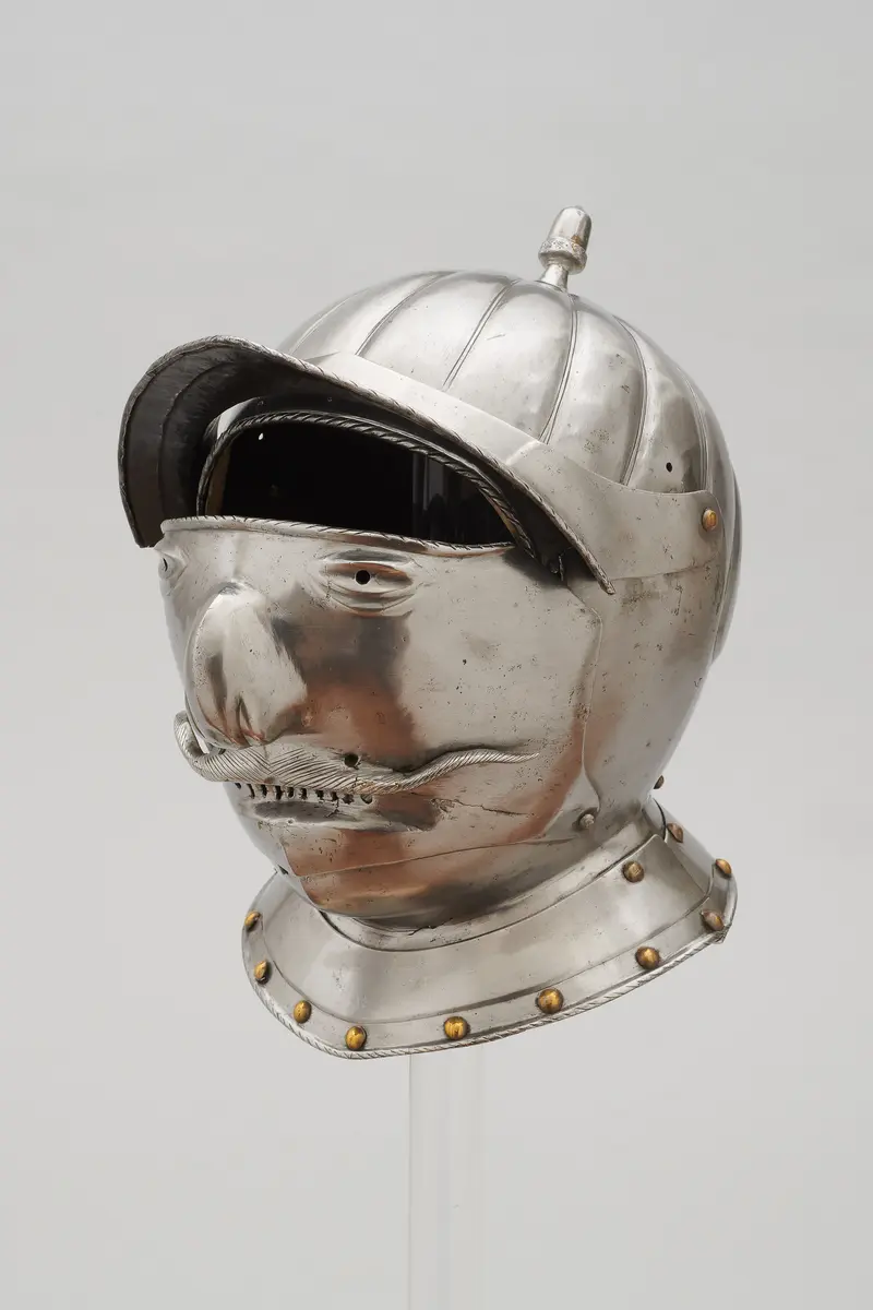 Mantelhelm mit Maskenvisier und Stirnschirm