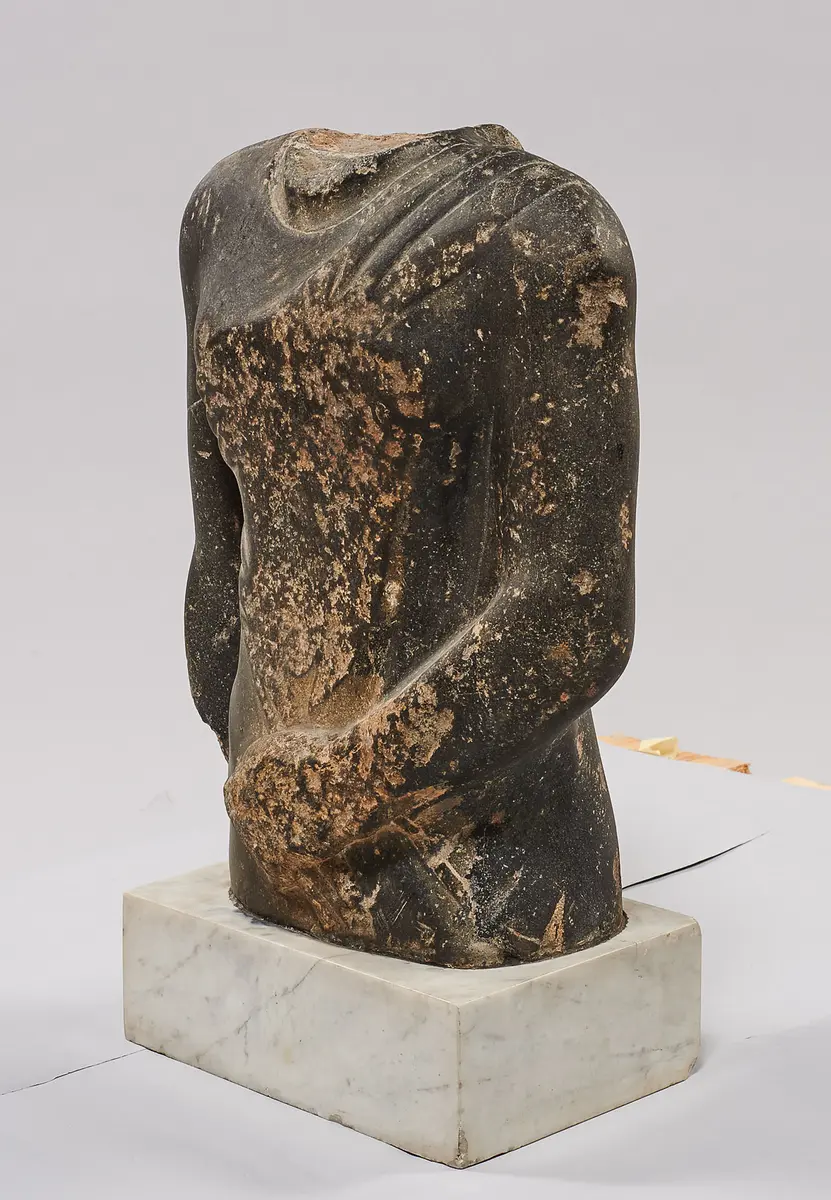 Torso der Gewandstatue eines Mannes