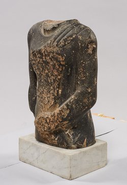 Torso der Gewandstatue eines Mannes