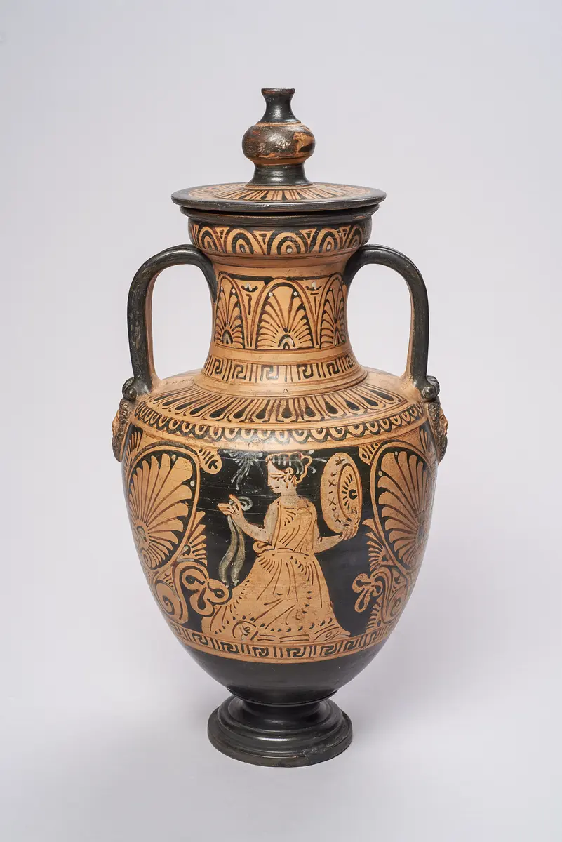 Halsamphora mit Deckel: Satyrn und Mänaden // Mädchen mit Tympanon