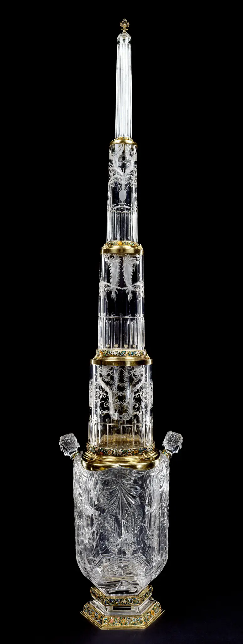 Sogenannte Pyramide, Hauptvase mit 1. Aufsatzzylinder