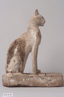 Katzenförmiger Sarg für eine Katzenmumie
