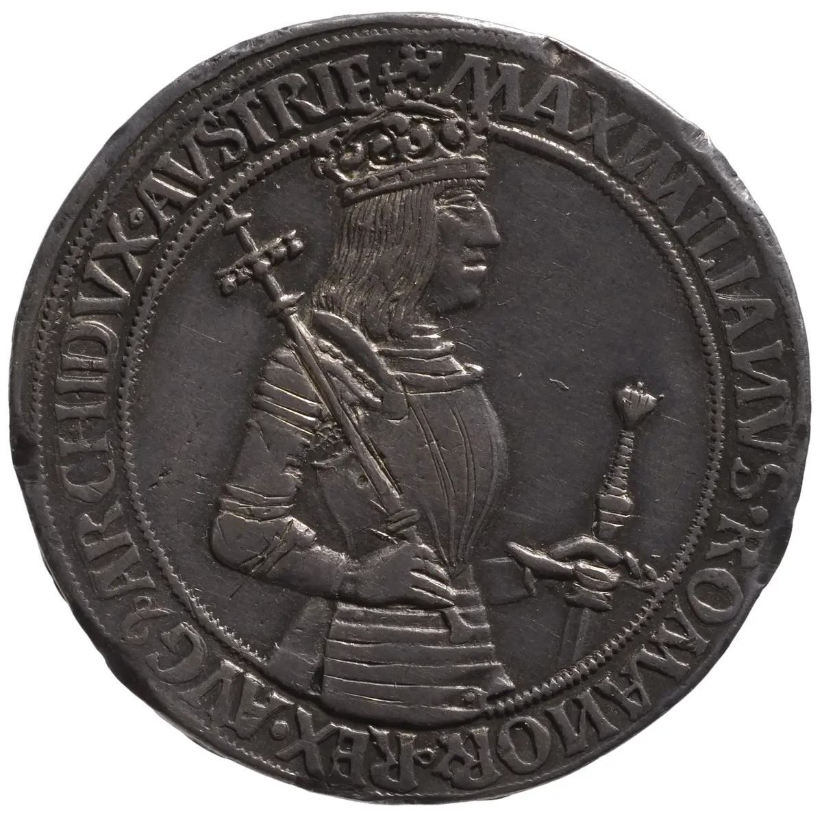Maximilian I.; Halbguldiner; geharnischtes Hüftbild