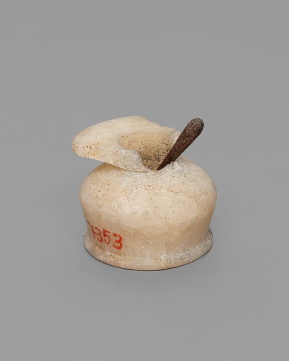 Kohl-Töpfchen mit Schminkstift
