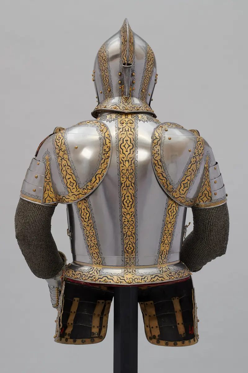 Halber Feldharnisch der schwarz-goldenen Garnitur