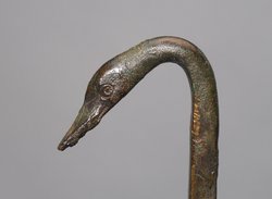 Schöpfer mit langem, in Entenkopf endendem Stiel