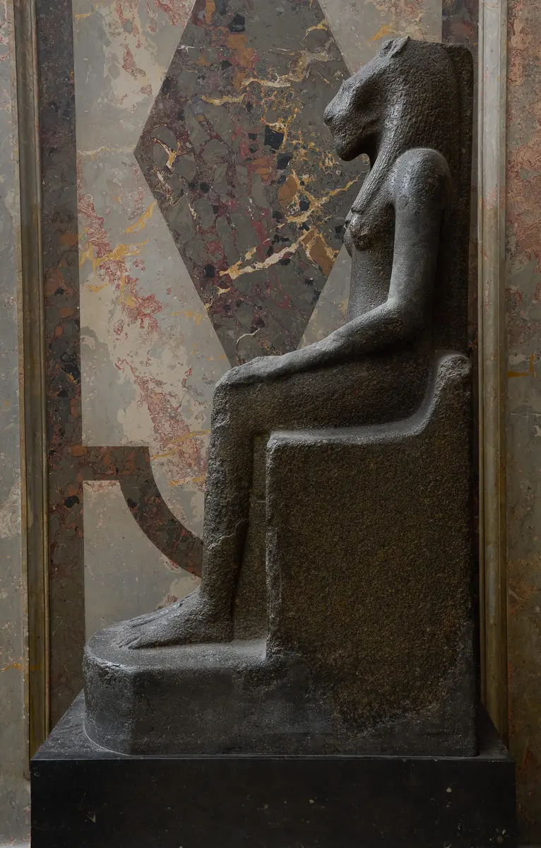Sitzstatue der Göttin Sachmet