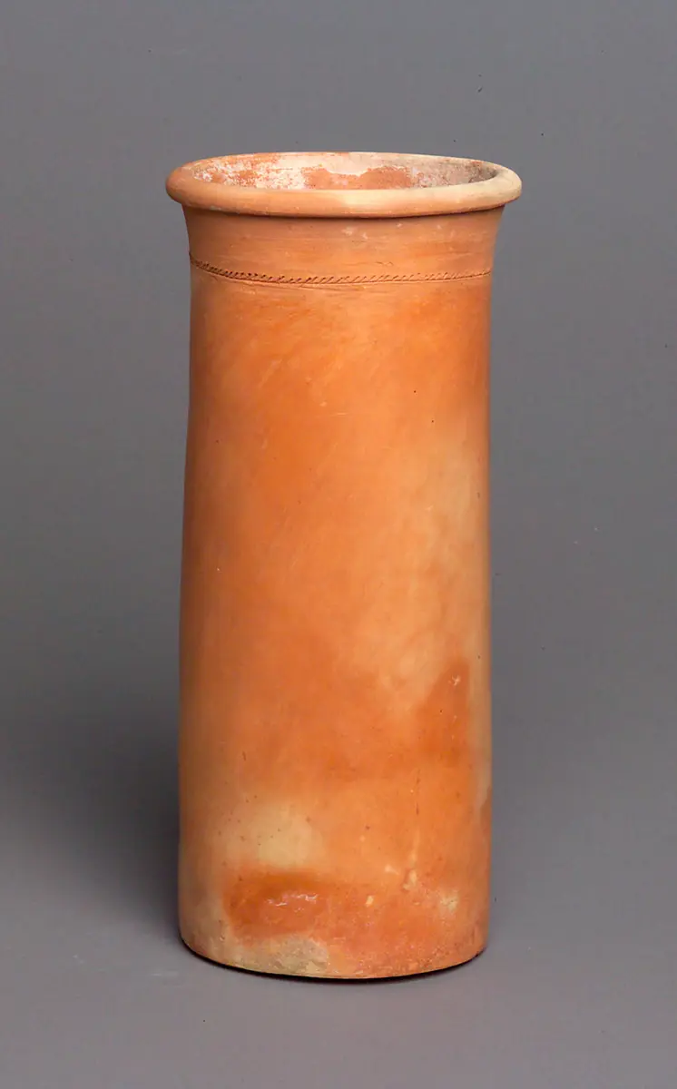 Zylindrisches Gefäß mit Schnurverzierung