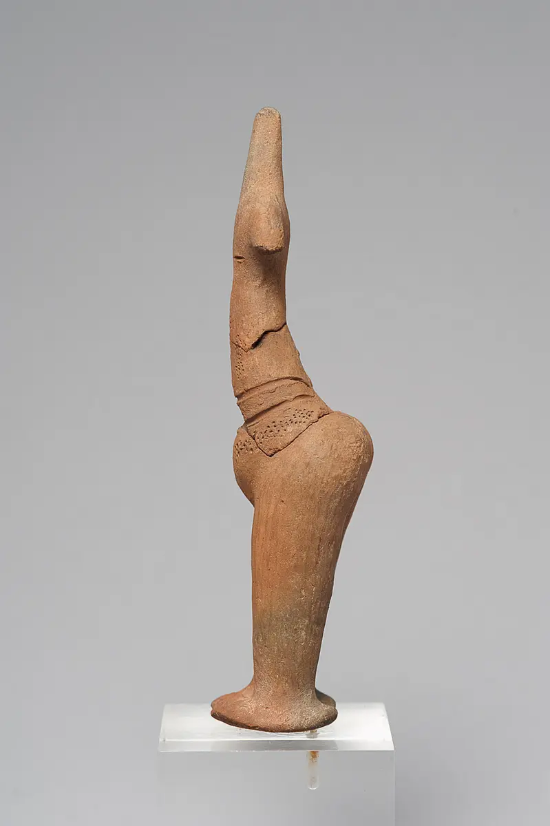 Figur einer stehenden Frau