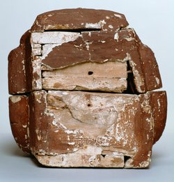 Kleiner mumienförmiger Sarg