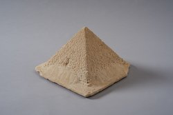 Modell der Cheops-Pyramide