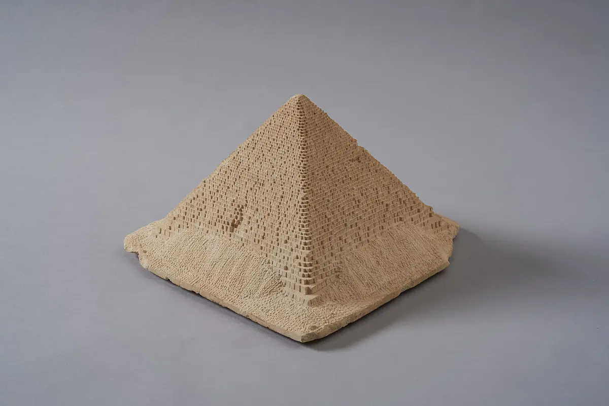 Modell der Cheops-Pyramide