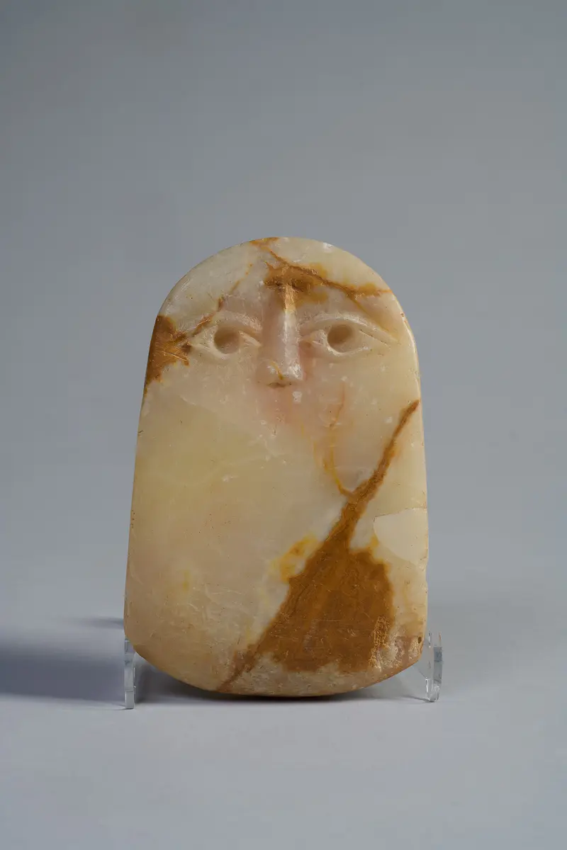 Miniatur-Gesichtsstele