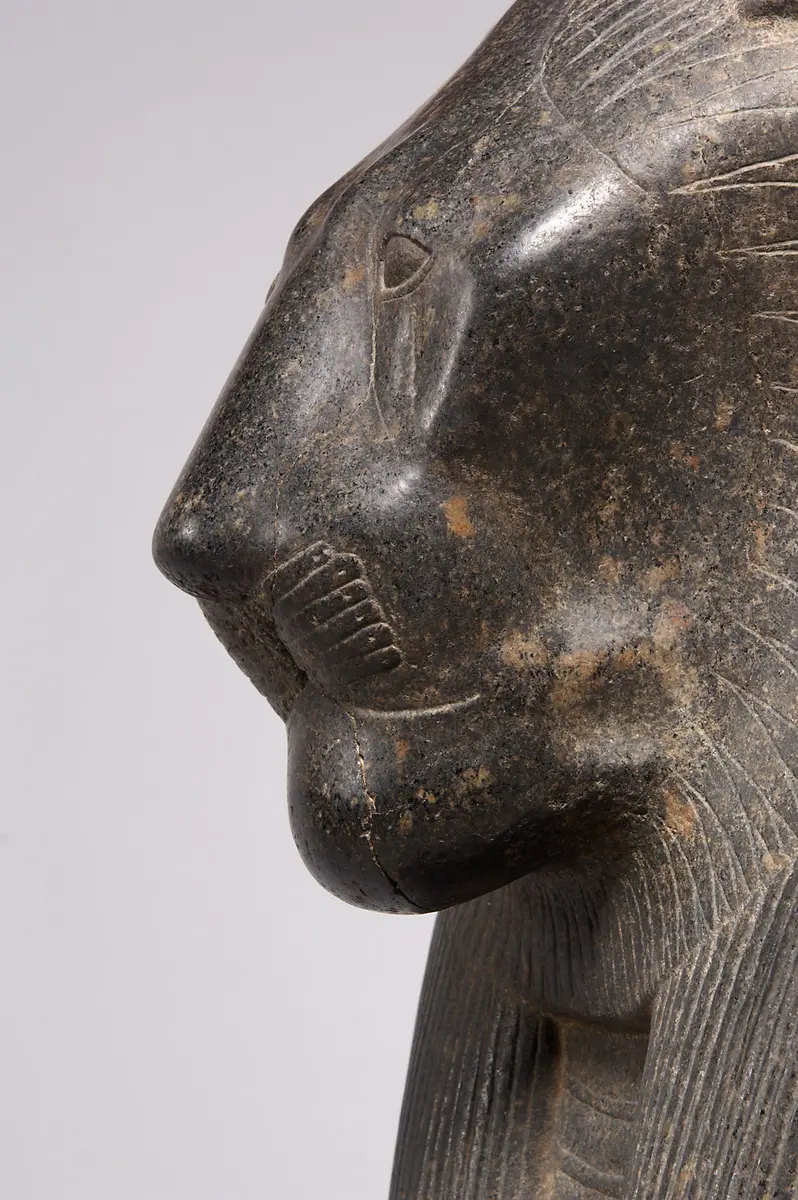Sitzstatue der Göttin Sachmet