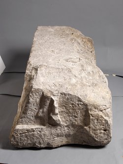 Fragment des Sarkophagkastens