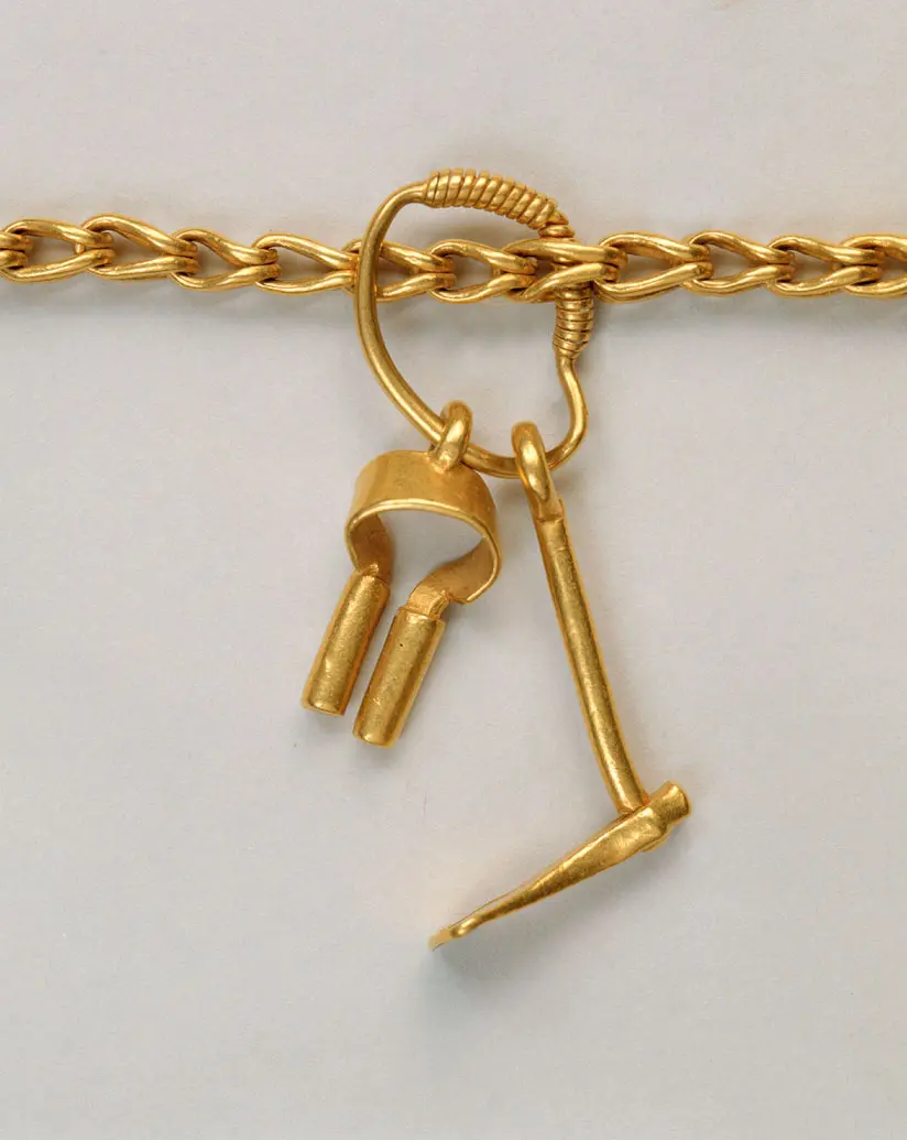 Goldkette mit 52 Anhängern