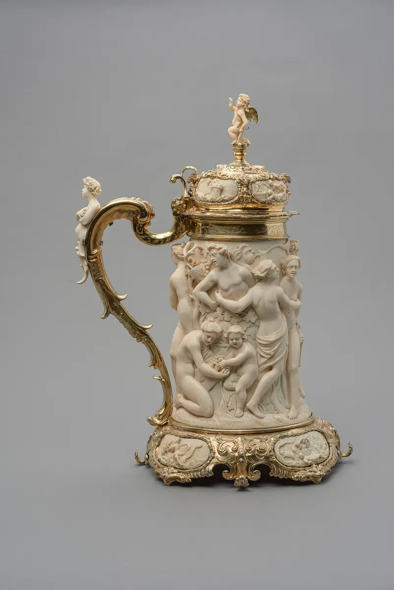 Deckelhumpen aus Elfenbein mit Bacchanal und mythologischen Szenen