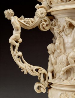 Deckelhumpen mit Bacchanal