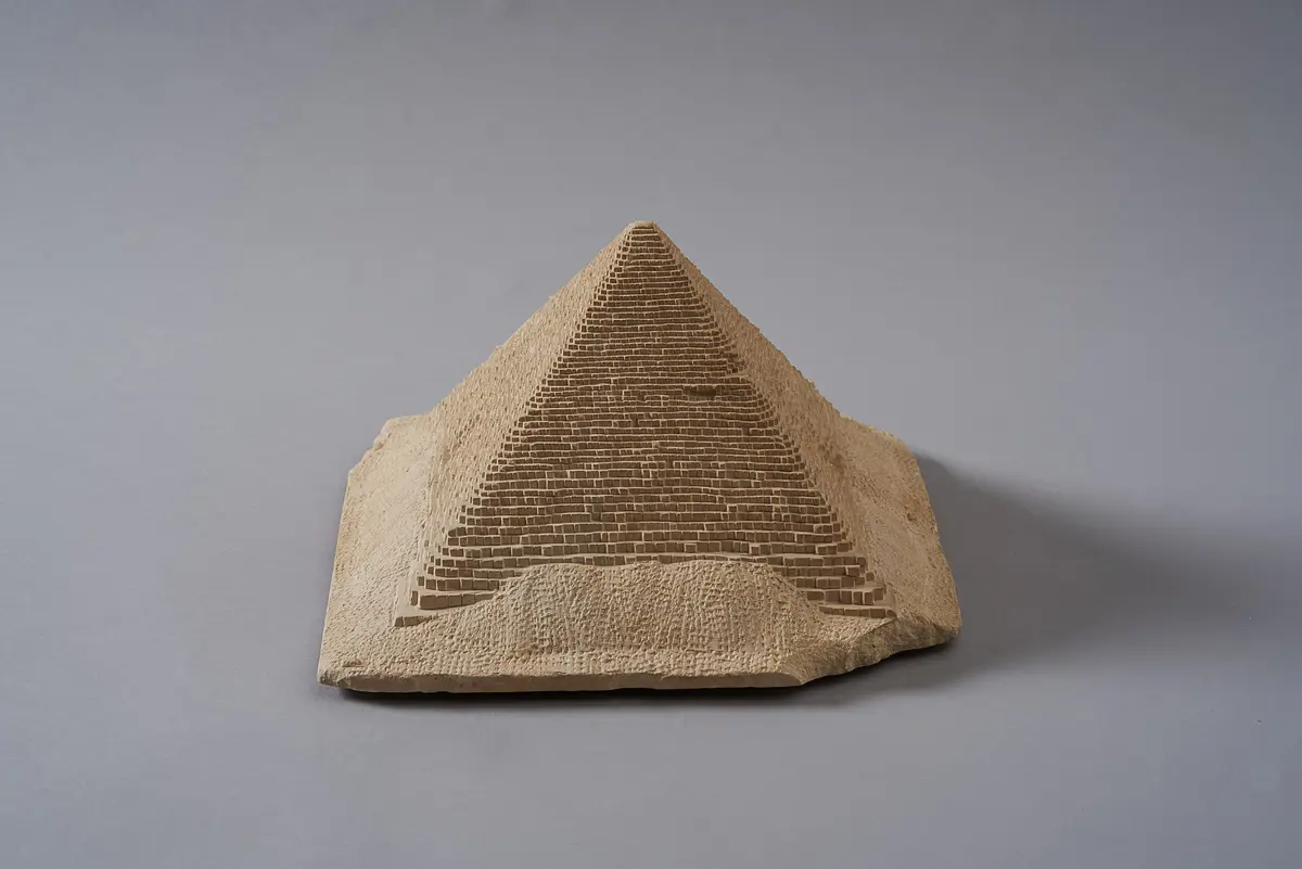 Modell der Cheops-Pyramide