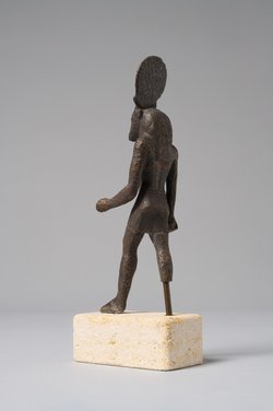 Gott Month, stierköpfig, schreitend