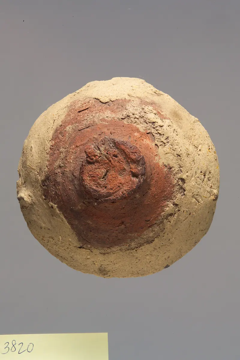 Ibismumie in kegelförmigem Tongefäß, mit Deckel
