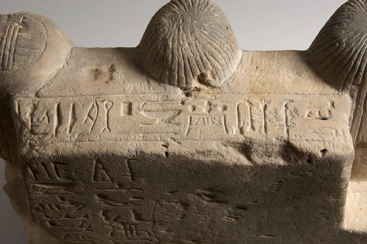 Statuengruppe des Meri-ptah, des Sa-aset und der Kafi